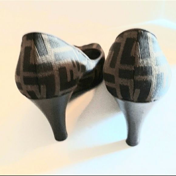 Fendi  FF Logo Shoes. - Picture 4 of 8